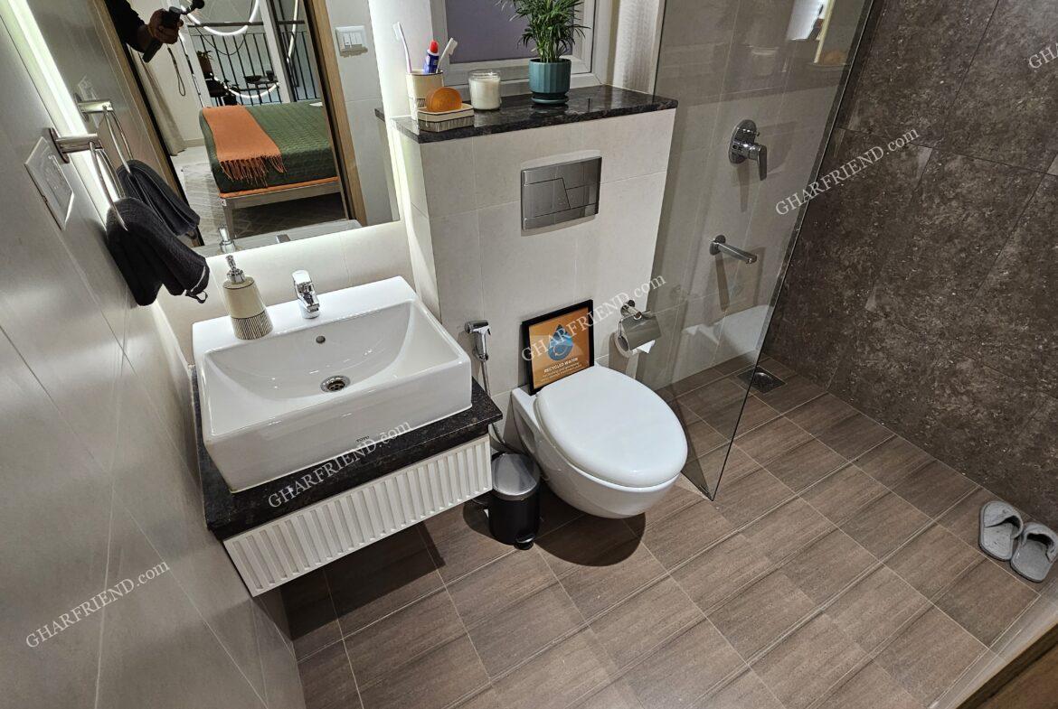 Modern washroom at Mahindra Vista, Kandivali East, featuring sleek sanitary fittings, elegant tiling, and a luxurious shower space